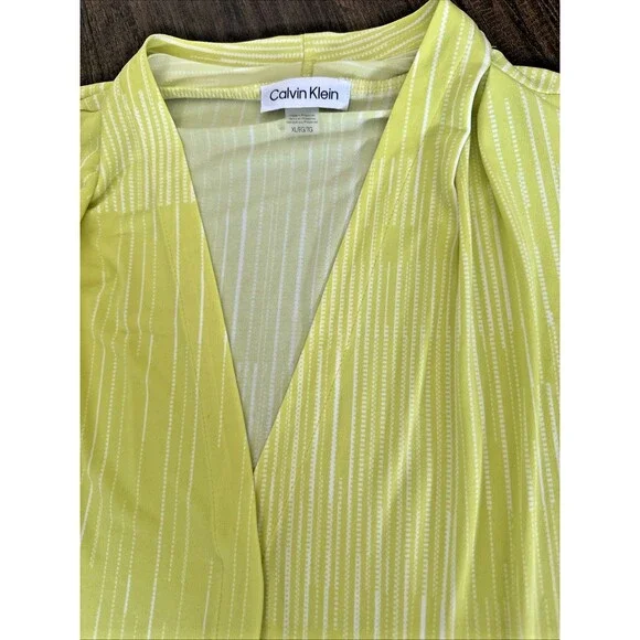 Calvin Klein Women's Pleated Geometric striped V-Neck Top Lime & White M - Picture 7 of 8